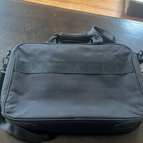 Neotech 17” Checkpoint Friendly Laptop Bag - Picture 4 of 16